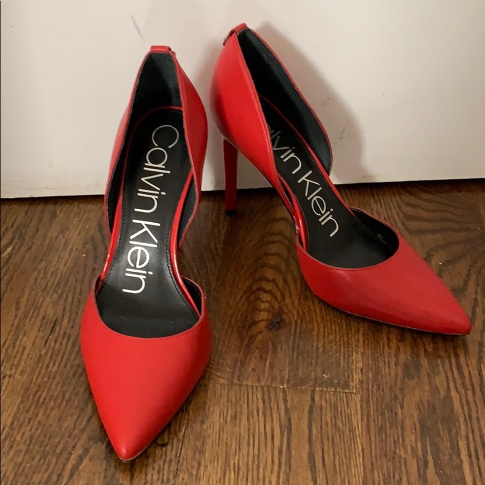 Red pumps
